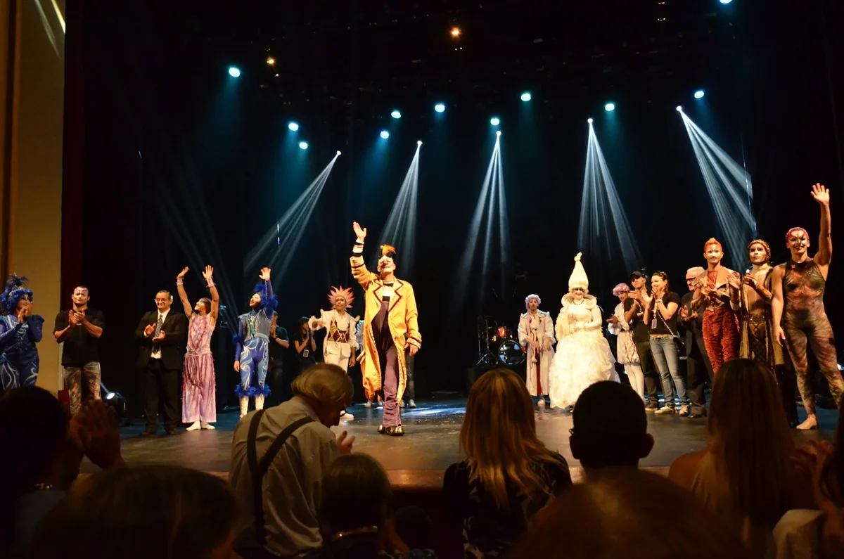 Backstage, Universo Casuo